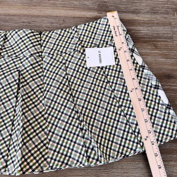 Forever 21. Size Large - Picture 11 of 14